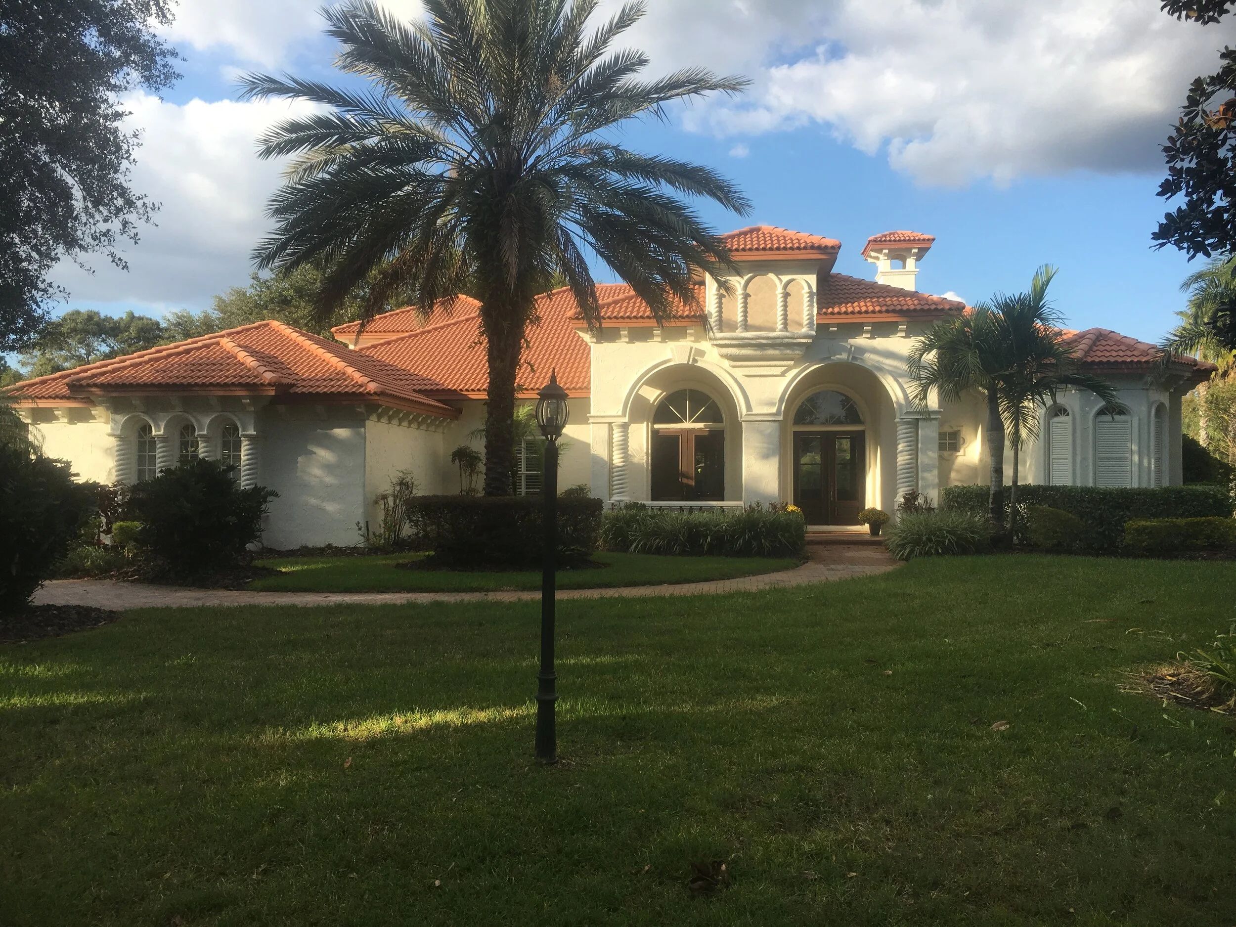 Mediterranean home with a freshly soft washed red tile roof in Pinellas County