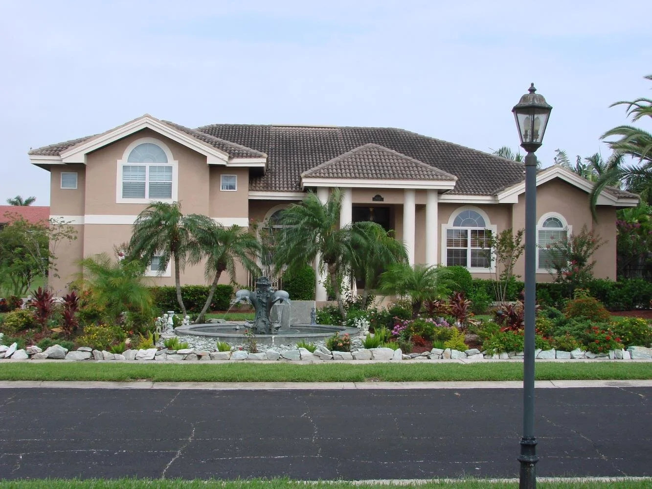 Tile roof in Largo FL darkened by Gloeocapsa magma algae streaks before soft wash cleaning