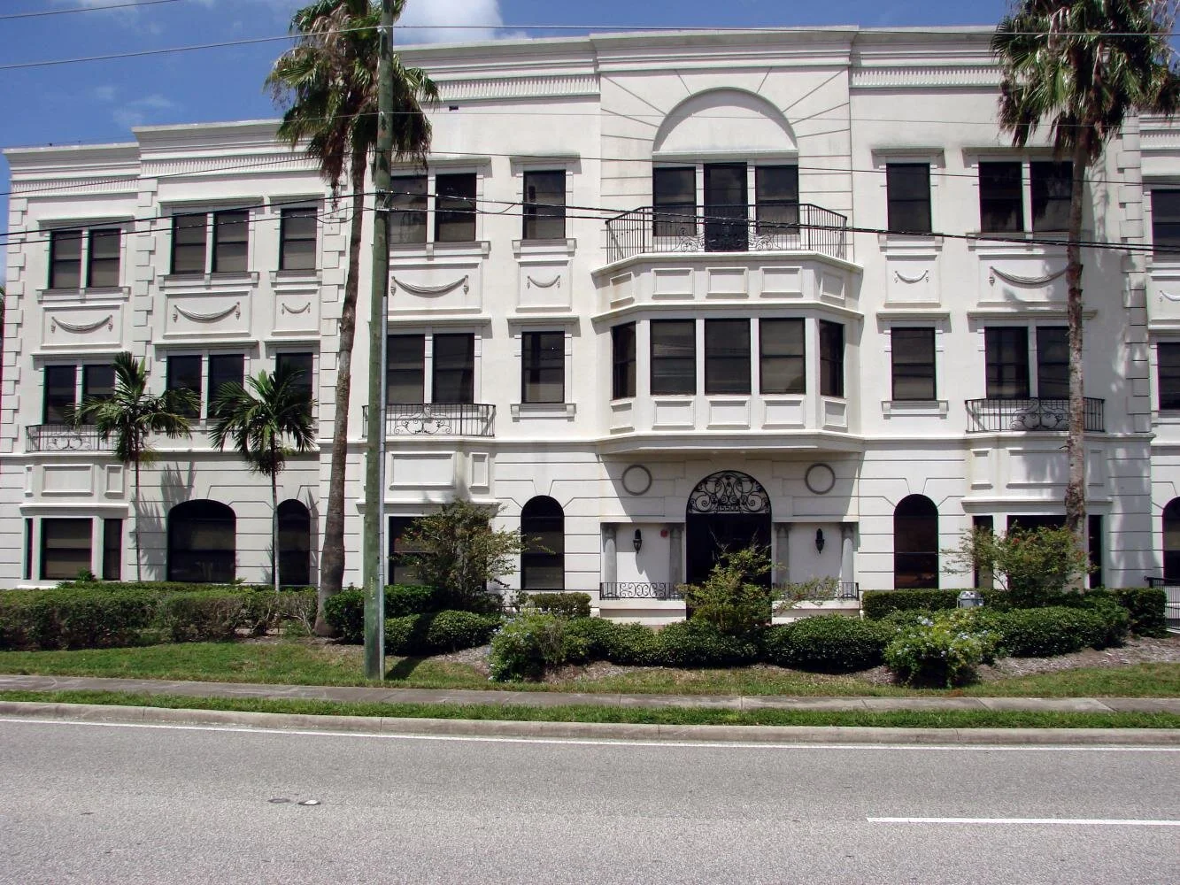 Office building exterior in Clearwater FL after commercial pressure cleaning