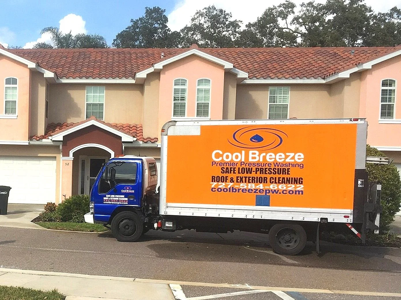 How to Hire a Roof Cleaning Company Near Pinellas County, Tampa Bay, Clearwater and St. Pete
