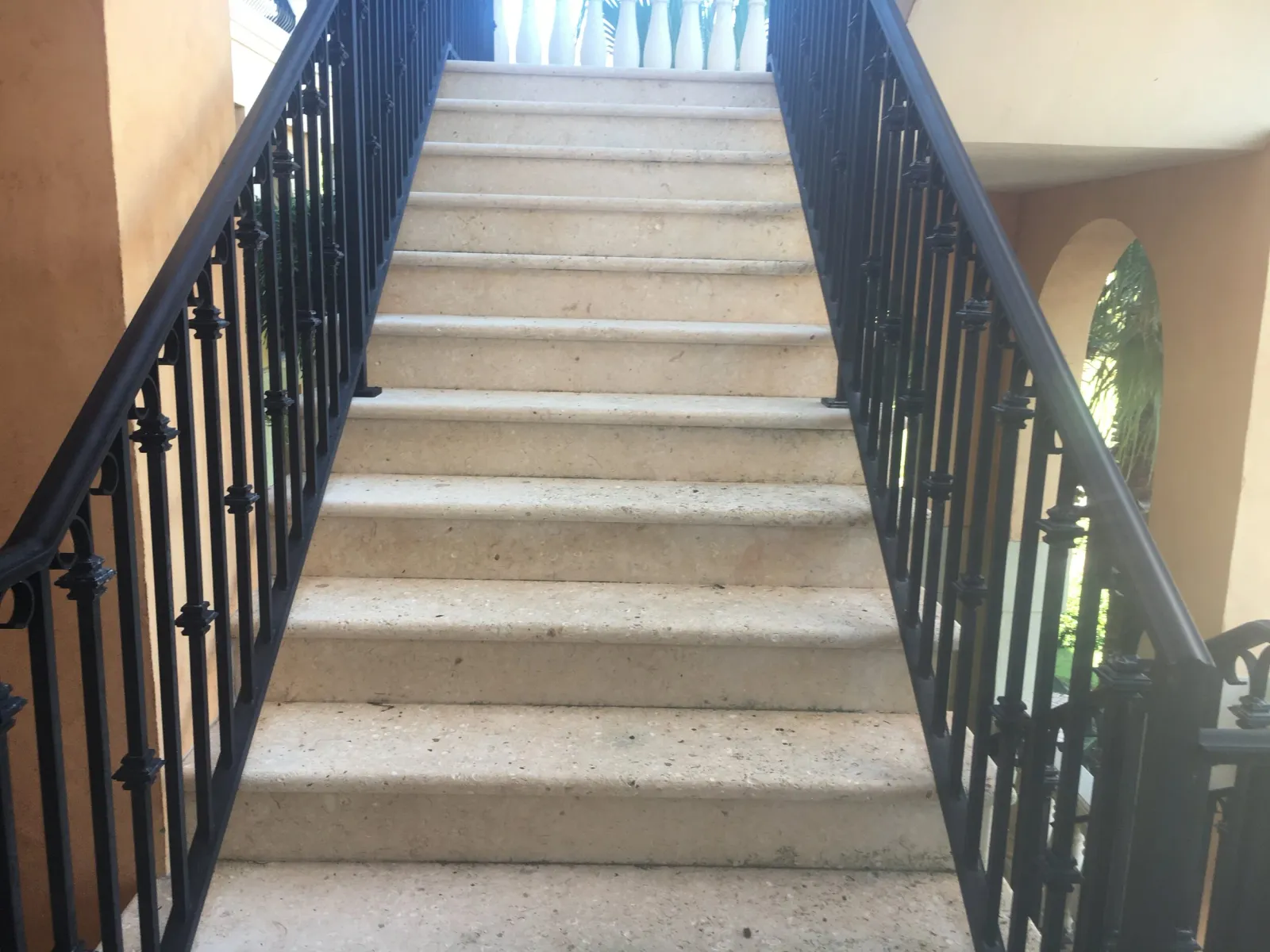 Vinyl and Aluminum Fence Cleaning in Pinellas County